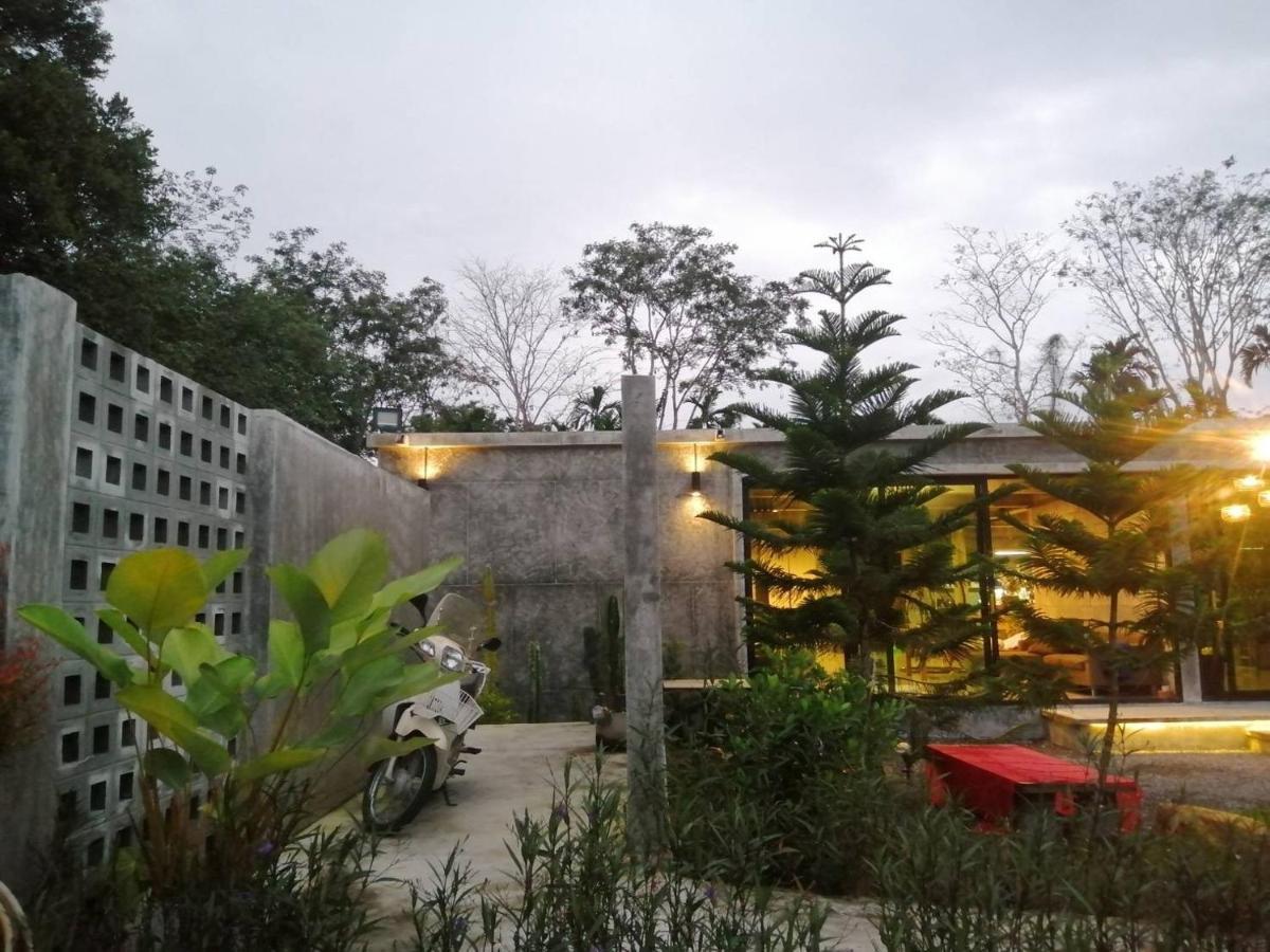 Appartamento The Box Promkiri Nakhon Si Thammarat Esterno foto